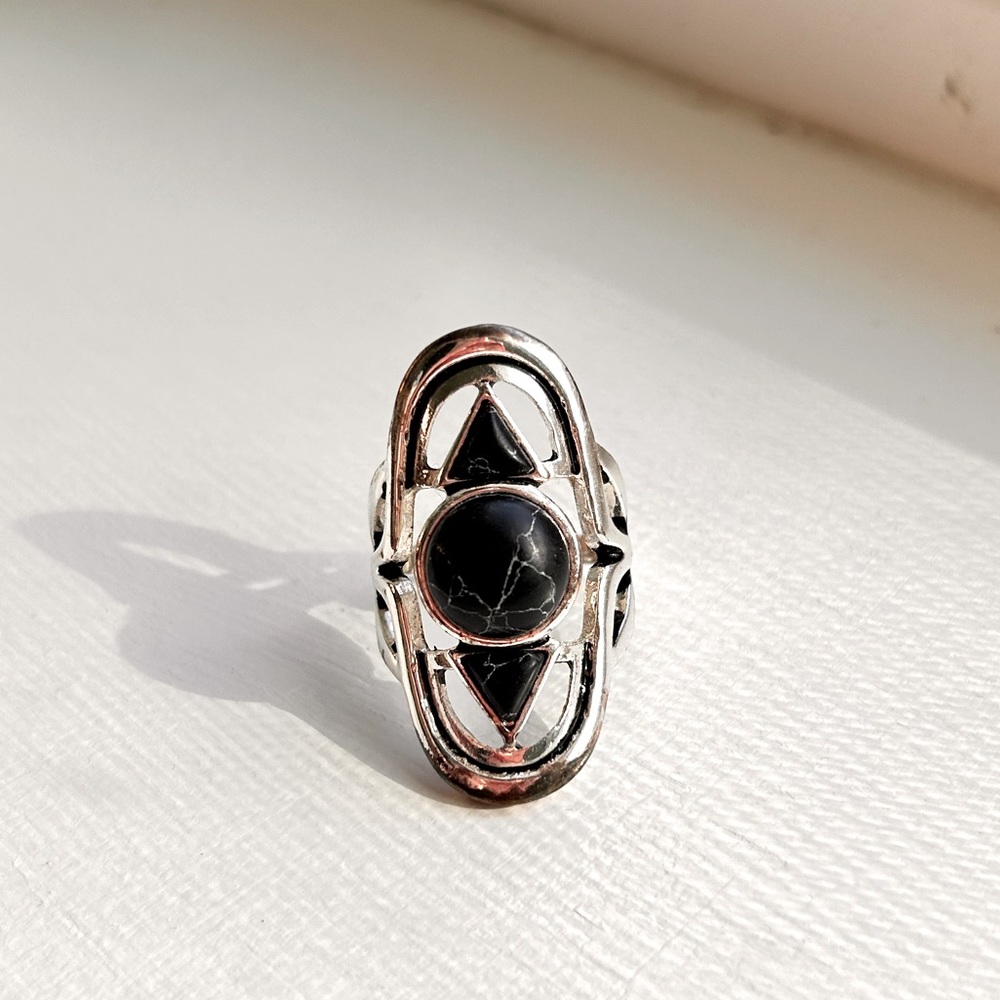 Black stone ring